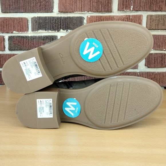 NWT Clarks Memi Zip Genuine Leather Boots in Nubuck Taupe Sz. 8.5 Wide - Picture 9 of 12